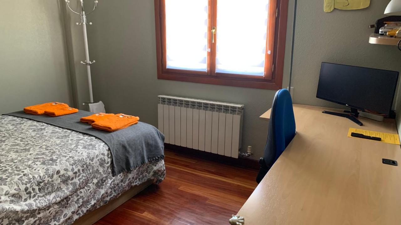 Amezola 2- Habitacion Con Bano Exterior De Uso Privado En Casa Compartida Bilbao Exterior foto